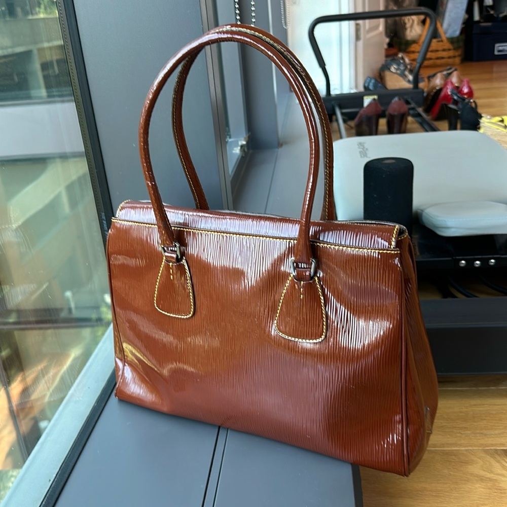 💯 PRADA patent tote